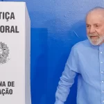 Lula vota em São Bernardo e destaca poder do povo escolher os 4 anos para o bem ou para o mal