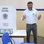 Governador Wilson Lima é um dos primeiros a votar em Manaus